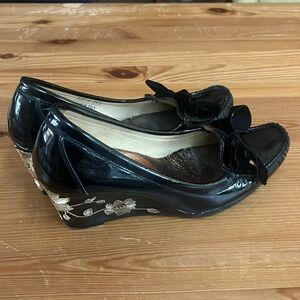 Pascucci embroidered wedge black gold made in Italy size 381/2